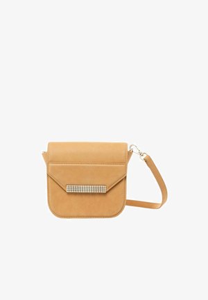 Tanskleurige lederen crossbody tas met een flapsluiting, voorzien van een decoratieve rhinestone accent op de voorkant en een afneembare schouderband.