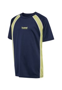 Marinblå sport-t-shirt med ljusgröna och vita accentstreck. Har en rundad halsringning och en logotyp i mitten.