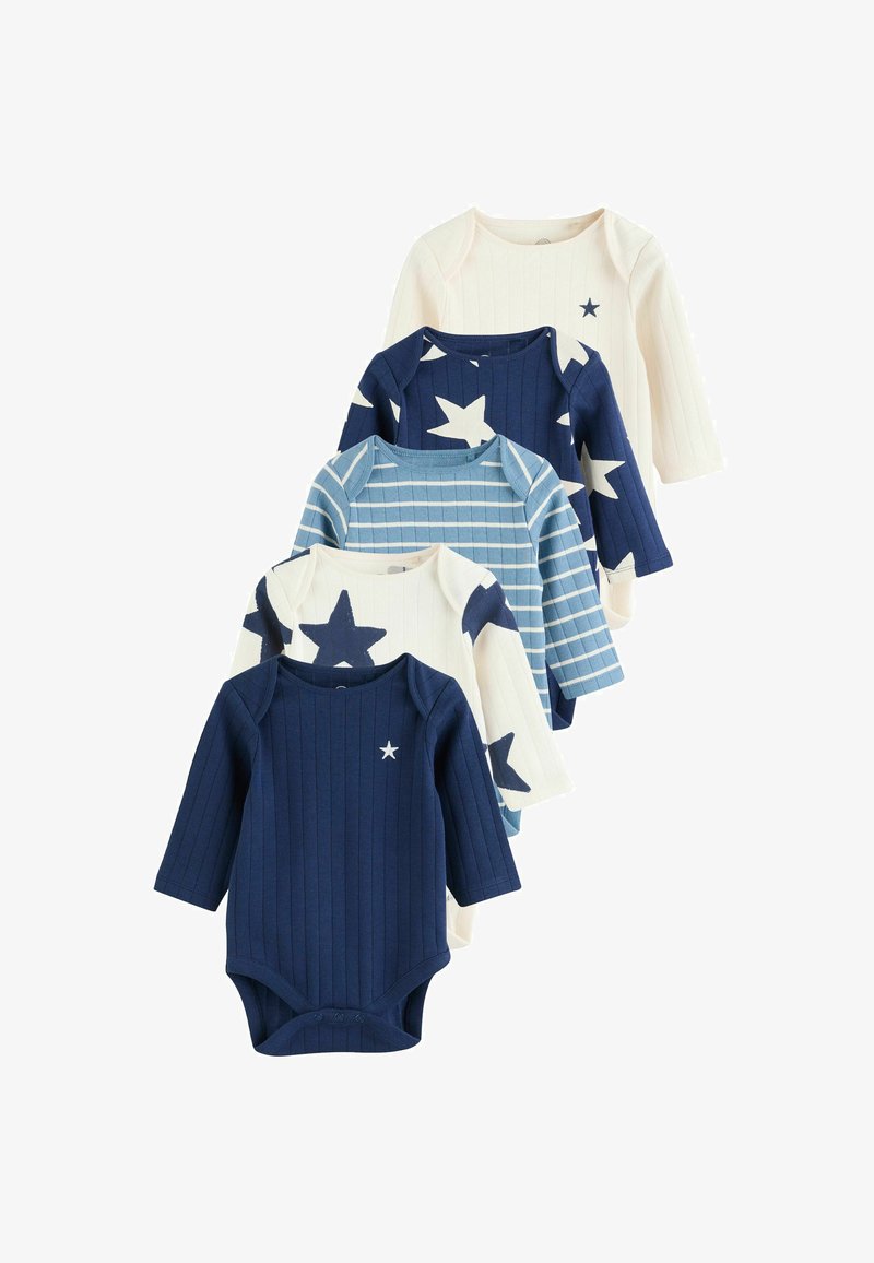Cztery body z długim rękawem dla niemowląt z miękkiej bawełny: granatowe prążkowane, kremowe w gwiazdki, niebieskie w paski oraz ciemnogranatowe z wzorem gwiazdek.