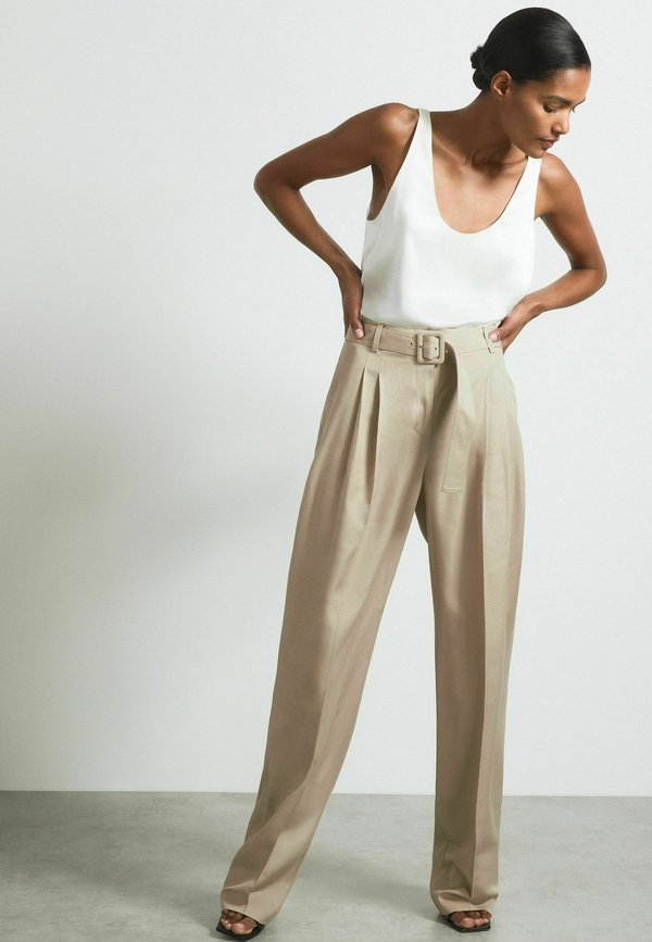 MATILDA ATELIER BELTED WIDE LEG - Stoffhose - neutral