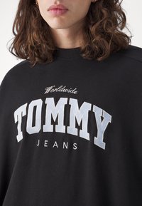 Tommy Jeans Sudadera - black
