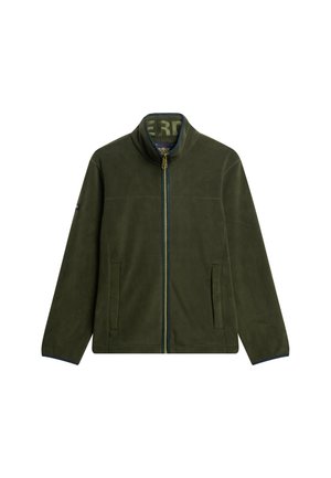 Groene jas gemaakt van zachte, gladde stof met een hoge kraag, blauwe rits en twee voorkeuzes. Voert subtiele stikdetails.