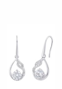 Ett par silverfärgade tårformade örhängen med runda klara ädelstenar och små inbäddade kristaller i en vriden design.