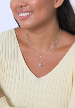 LAYER HEART PRETZEL - Necklace - silberfarben