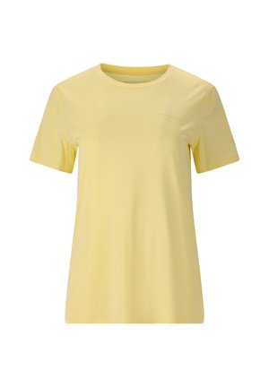 T-shirt jaune pâle à manches courtes et col rond, avec un logo discret sur le côté gauche de la poitrine, présenté sur fond blanc.