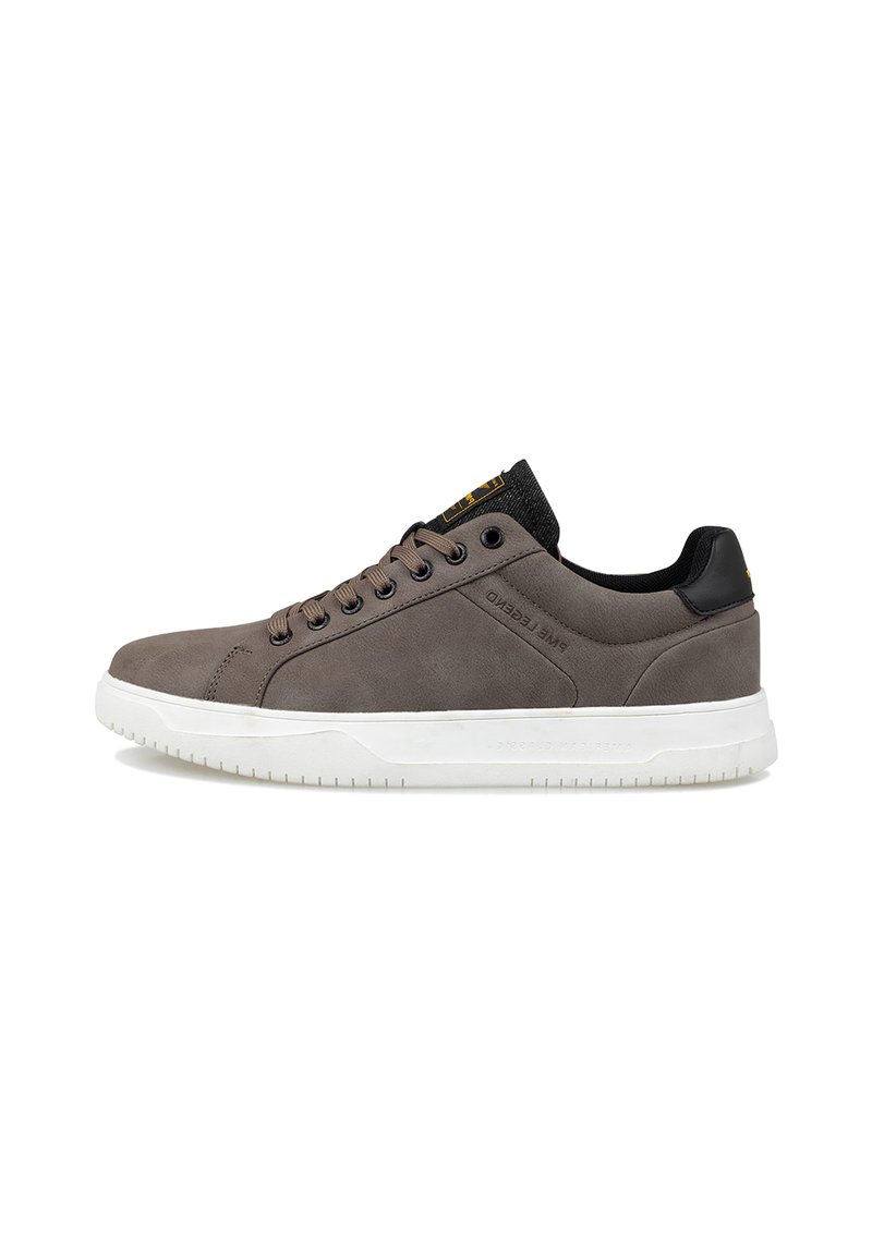 Graue Wildledersneaker mit schwarzen Akzenten und einer weißen Gummisohle. Verfügt über runde Schnürsenkel, einen gepolsterten Schaft und ein Logodetail auf der Zunge.