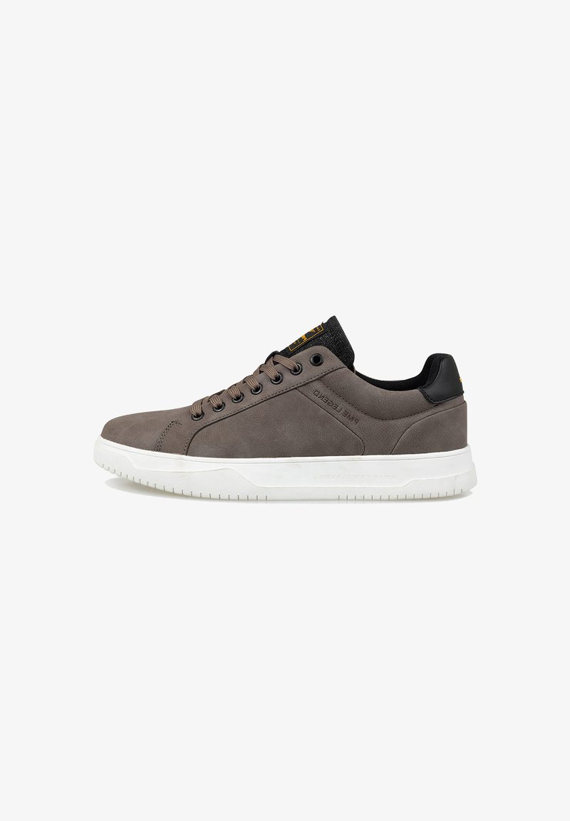 Graue Wildledersneaker mit schwarzen Akzenten und einer weißen Gummisohle. Verfügt über runde Schnürsenkel, einen gepolsterten Schaft und ein Logodetail auf der Zunge.