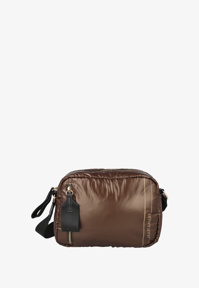 Bolso bandolera de nailon marrón con textura acolchada, cremallera dorada, acento negro y detalle del logotipo. Cuenta con una correa desmontable para mayor versatilidad.