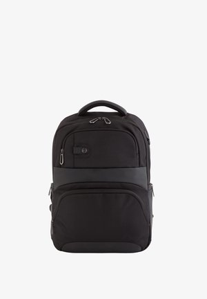 Mochila negra hecha de un tejido duradero. Cuenta con múltiples bolsillos con cremallera, un asa en la parte superior y una banda de acento de cuero suave.