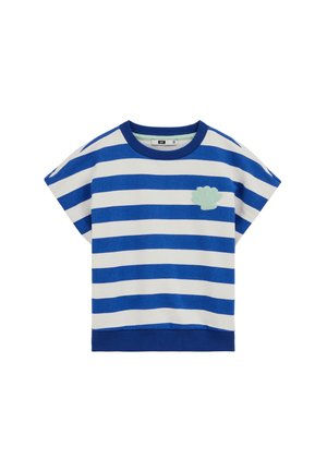 Lühikeste varrukatega sinise ja valge horisontaalselt triibuline särk, millel on ümmargune kaelus ning esiküljel vasakul väike heleroheline pilvekese detail.