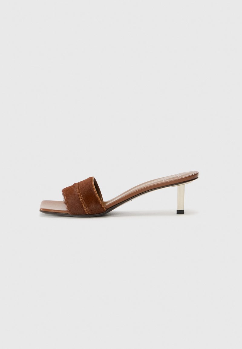 Giuseppe Zanotti - Mules de tacón - brown, Ampliar