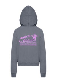 Felpa grigia con un grande grafico rosa sul retro con il testo "JANE'S Addiction NORTH AMERICA 2024" e un'illustrazione.