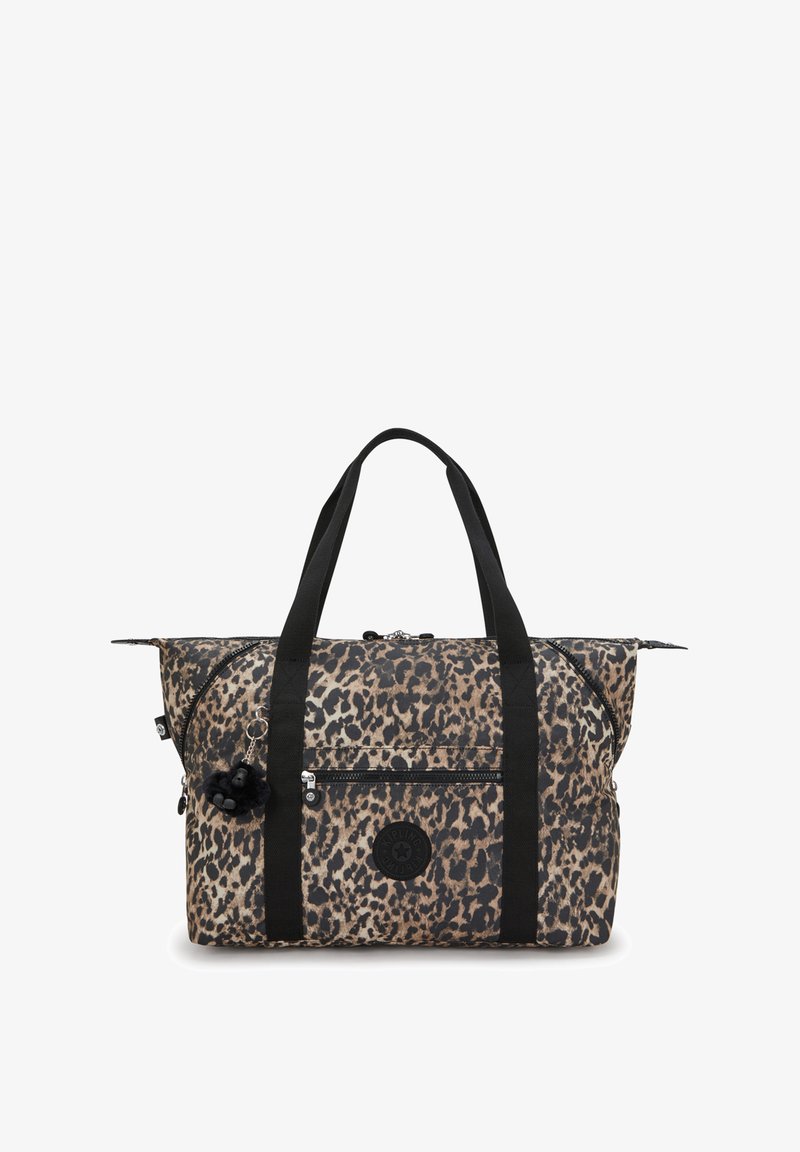 Leopardmønstret taske med sorte stropper, der har en lynlåset hovedrum og en frontlomme. Inkluderer en furrig charms detalje.