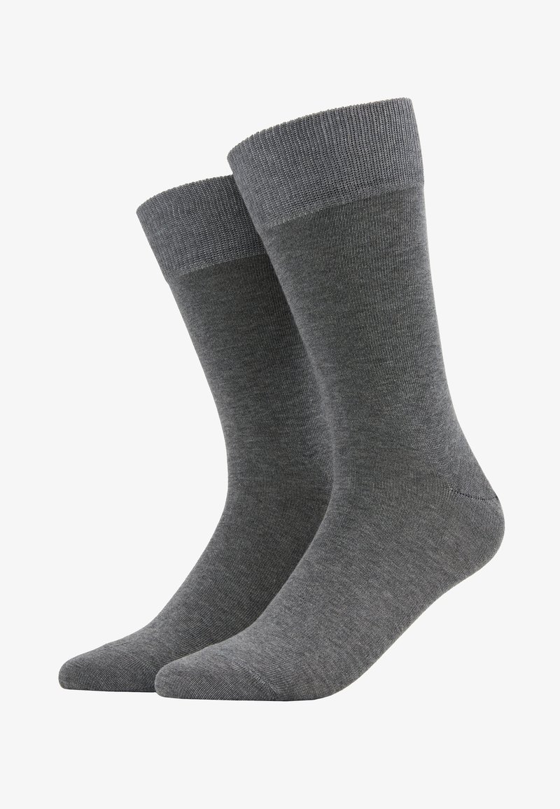 Calcetines de algodón gris con un borde acanalado, textura suave y longitud media, que presentan un diseño simple sin patrones ni logotipos visibles.