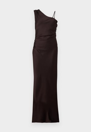 Abito in satin nero a spalla unica con dettagli arricciati, silhouette aderente e orlo lungo fino a terra. Spallina regolabile su un lato.