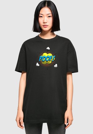 Sort bomulds T-shirt med et grafisk design, der har ordet "POOF!" i blå og en lys gul sky omgivet af hvide puff-detaljer.