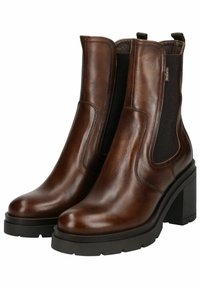 Bottes de cheville en cuir marron avec des panneaux élastiques sur les côtés, un talon empilé et un bout rond. Fini brillant avec des accents texturés sur les côtés.