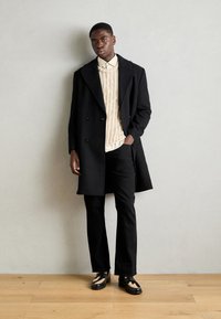 Isaac Dewhirst OVERSIZED COAT - Abrigo clásico - black