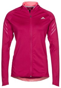 Giacca sportiva fucsia con cerniera completa, collo alla coreana e maniche lunghe. Presenta tre strisce bianche su ogni spalla e tessuto testurizzato.