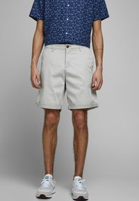 Jack & Jones JPSTBOWIE SOLID MID - Shorts - drizzle