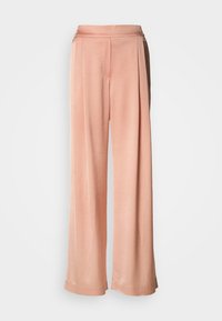Pantalon large rose pâle avec une texture lisse, présentant une taille haute et des plis subtils pour un détail de design supplémentaire.