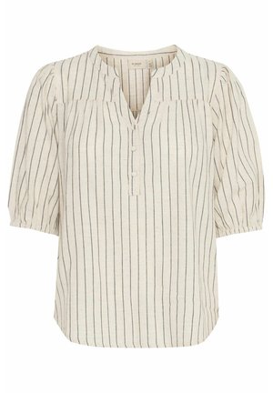 Blouse beige clair avec des rayures verticales marines, décolleté rond avec une patte de boutonnage partielle et des manches courtes bouffantes. Tissu doux et texturé.