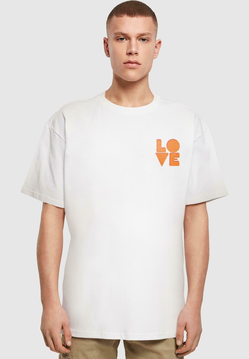 Merchcode HUGS LOVE - T-shirts print - white