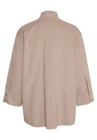 Beige kordfløjlsskjorte med krave, lange ærmer og knappede manchetter; har en rygflap og et løst fit design. Bagansigt vist.