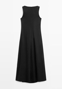 Ärmelloses schwarzes Midikleid mit eng anliegendem Oberteil, ausgestelltem Rock und Reißverschluss auf der Rückseite.