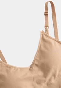 Sujetabeiger sin costuras con tirantes ajustables y una textura de tela suave, diseñado para la comodidad y el uso diario.