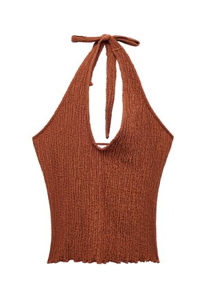 Top halter de color óxido con una tela texturizada y acanalada. Presenta un escote en V y un cierre de lazo en el cuello. Bajo con VOLANTES.