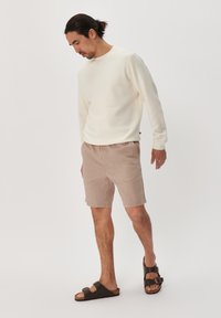 Matinique BARTON - Kratke hlače - simply taupe
