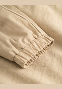 Thumbnail Image 4