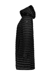 Sort puffjakke med hætte, der har et quiltet design, glat tekstur og sidelommer. Inkluderer et logo-patch på den øverste ærme.