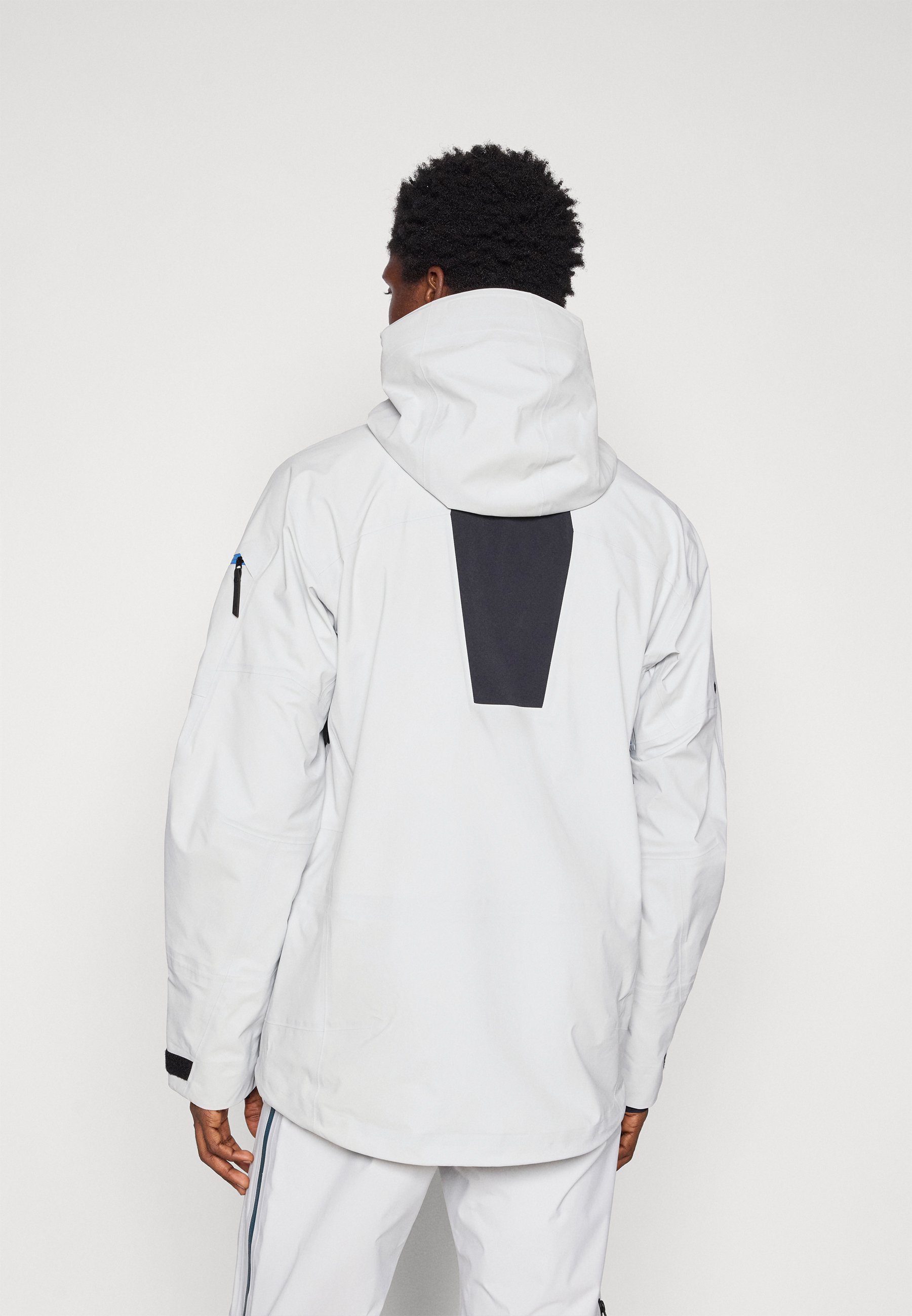 PeakPerformance スキーウェア Mサイズ ホワイト Peak Performance ALPINE GORE-TEX C-KNIT JACKET MEN - Snowboard