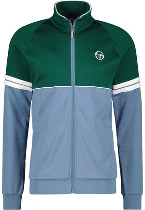 Gecombineerde trackjack met een groene bovenkant, blauwe onderkant, witte strepen op de mouwen en een logo op de borst. Gemaakt van zachte stof.