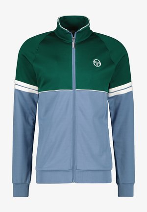 Gecombineerde trackjack met een groene bovenkant, blauwe onderkant, witte strepen op de mouwen en een logo op de borst. Gemaakt van zachte stof.