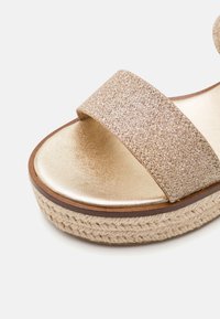 MICHAEL Michael Kors RICHIE - Espadrille - champagne