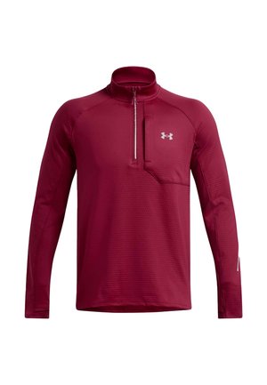 Mannen maroon lange mouwen sportpullover met kwartrits, borstzak en reflecterende Under Armour-logo op de linkerkant van de borst.
