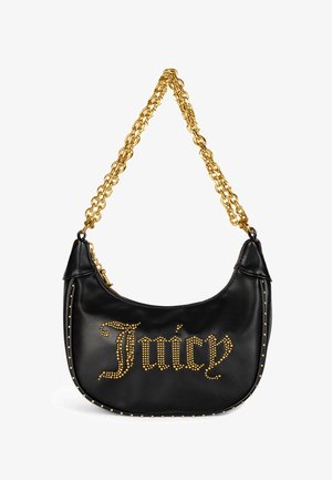 Borsa a tracolla in pelle nera con dettagli in catena dorata, caratterizzata da testo in oro con borchie "Juicy" sulla parte anteriore e dettagli in borchie lungo i bordi.