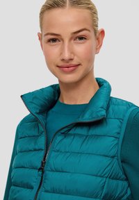 s.Oliver STEPP MIT REISSVERSCHLUSSTASCHEN - Weste - petrol