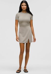 lululemon NULU HIP-LENGTH CREWNECK SHORT SLEEVE - Basic T-shirt - warm ash grey