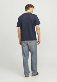 Jack & Jones JORFREDERIKSBERG SS CREW NECK NOOS - Tričko s potlačou - sky captain