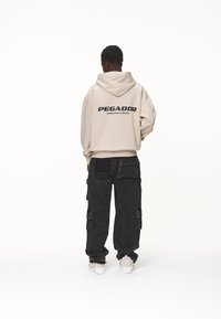 Pegador COLNE LOGO JACKET - Sudadera con cremallera - washed desert sand