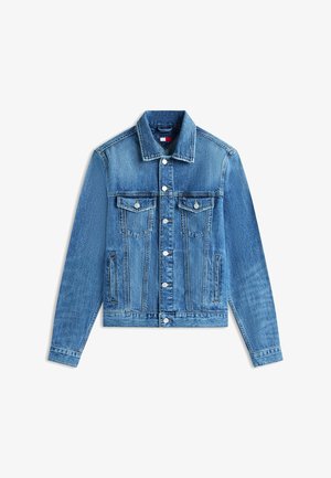 Blauwe spijkerjasje met knoopsluiting aan de voorkant, twee borstzakken met kleppen, twee steekzakken aan de zijkant en een klassieke kraag.