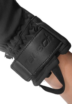 Gant noir doté d'un dessus en synthétique texturé avec une sangle en cuir au poignet, un système de fermeture ajustable et un détail de logo imposant.