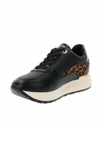 Sneaker in pelle nera con dettagli in stampa leopardata e hardware dorato. Presenta una suola imbottita e un colletto imbottito per un maggiore comfort.