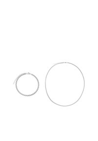 Set di gioielli in argento composto da un bracciale a catena e una collana a catena, entrambi caratterizzati da un design semplice e liscio con una finitura lucida.