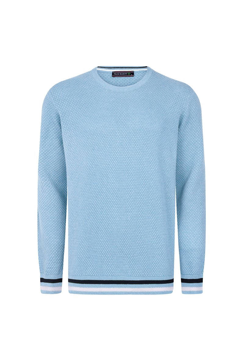 Hellsblauer Strickpullover mit strukturiertem Muster. Hat einen runden Ausschnitt, lange Ärmel und gestreifte Bündchen sowie einen Saum in Marineblau und Weiß.