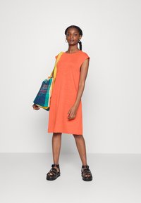 Vero Moda Petite VMJUNE KNEE DRESS - Vestido de dia - spicy orange